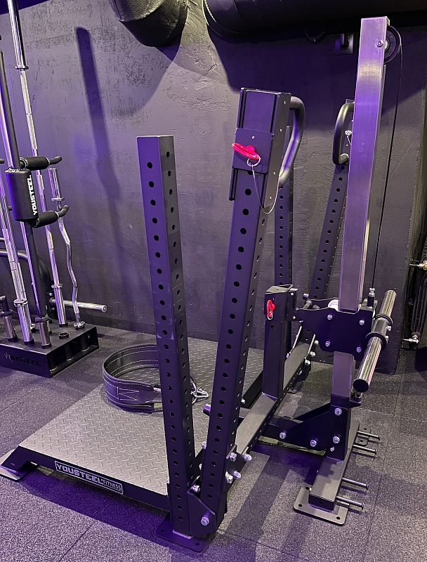 Тренажер для приседания с поясом YouSteel Belt Squat Machine BS76 608_800